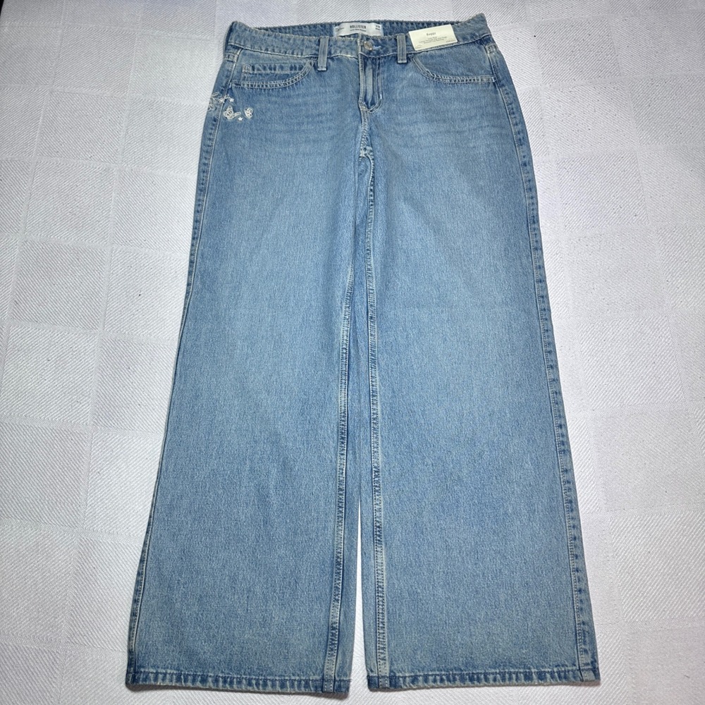 NEW Hollister Low Rise Baggy Jeans Womens 6S 28 Butterfly Embroidered Light Wash